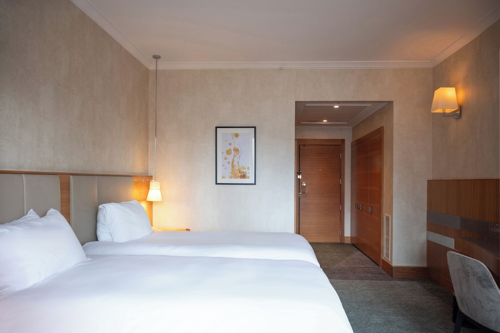 ROOM, TWIN BEDS