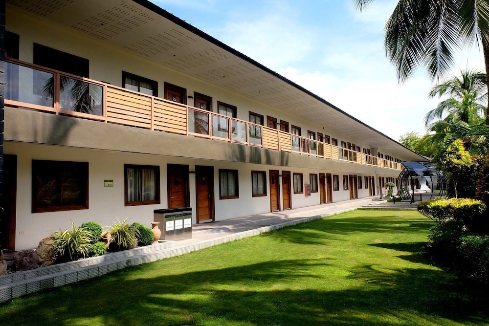 London Beach Resort And Hotel 21/24
