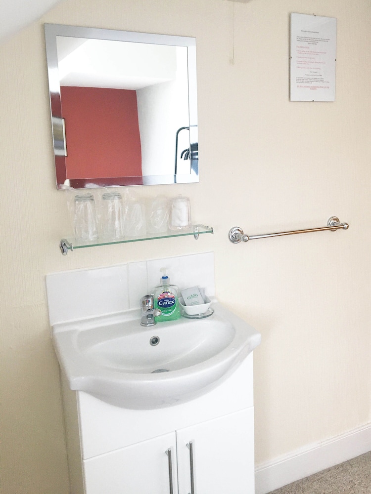 Olivers Guest House 25/29