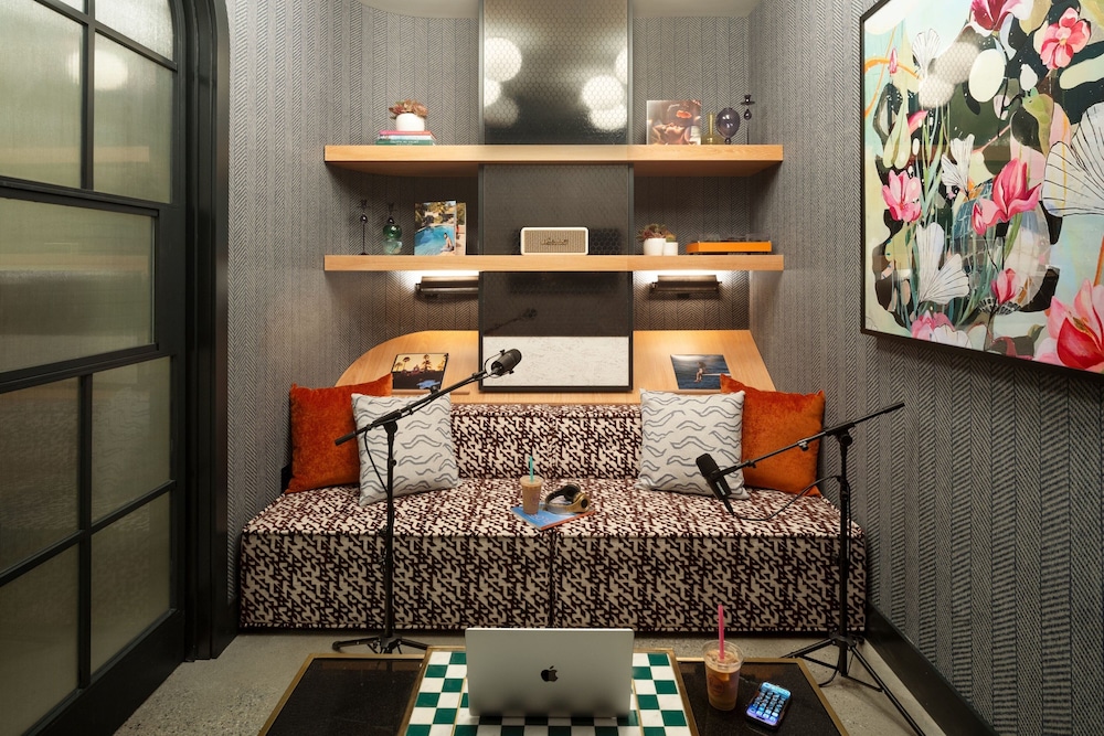 Moxy St Petersburg Downtown 8/37
