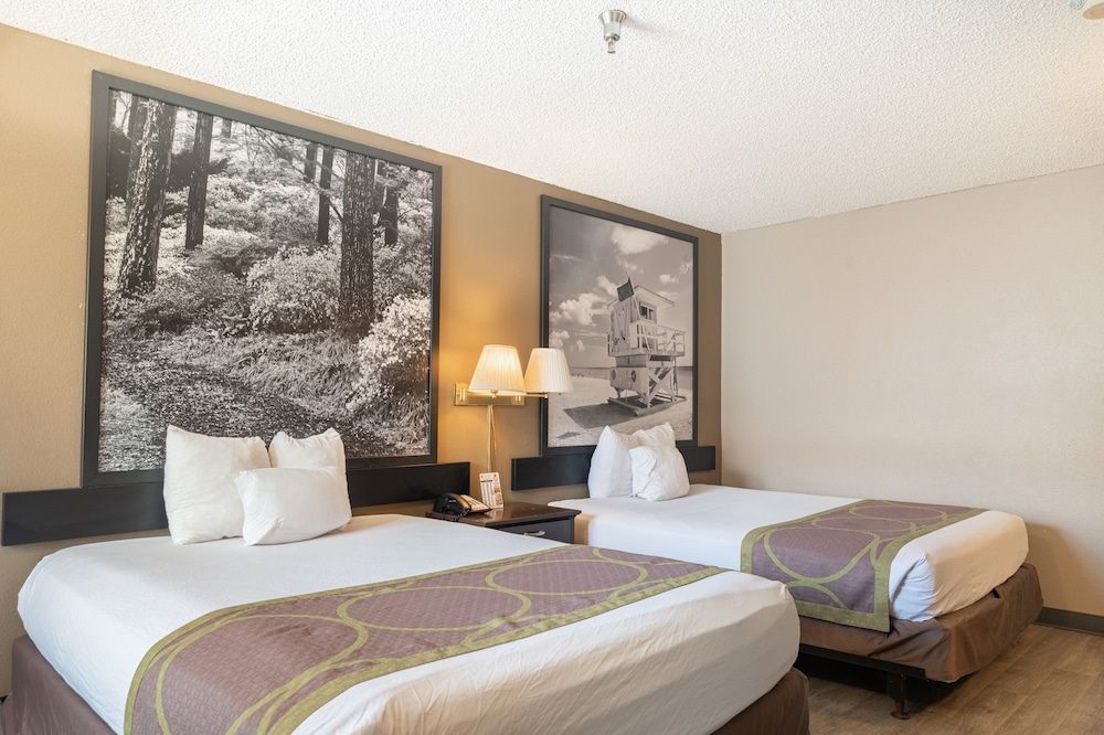 Super 8 By Wyndham Grants 18/32