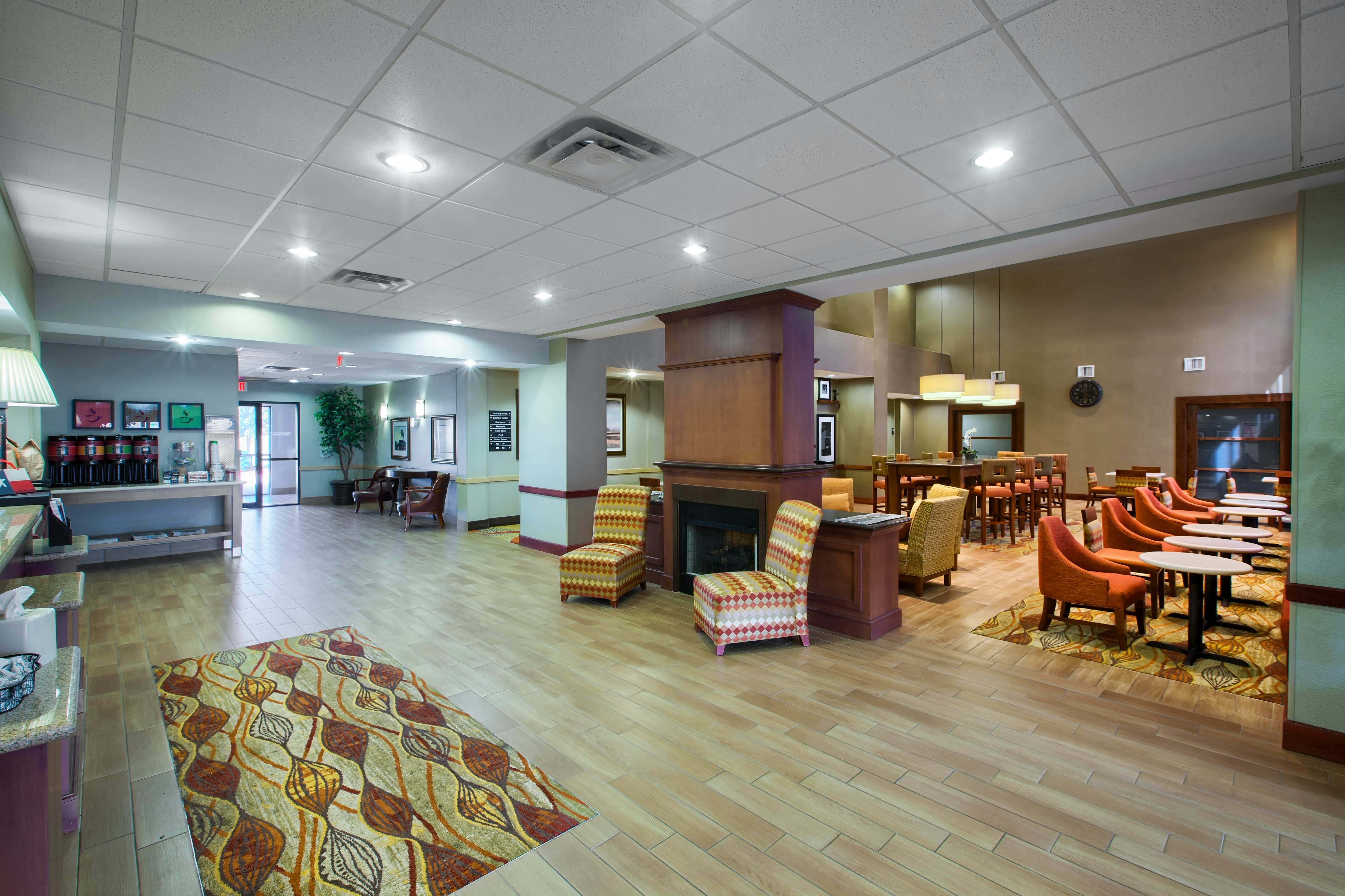 Hampton Inn and Suites Houston-Rosenberg 32/38