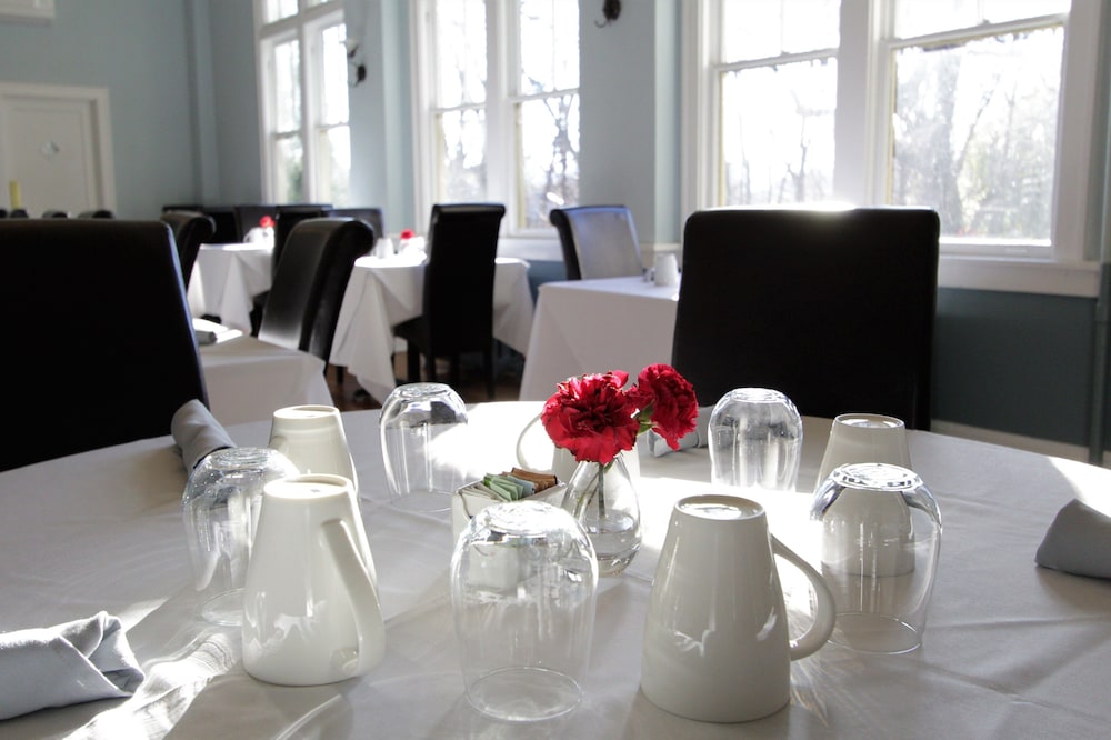 Princess Anne Hotel 46/50