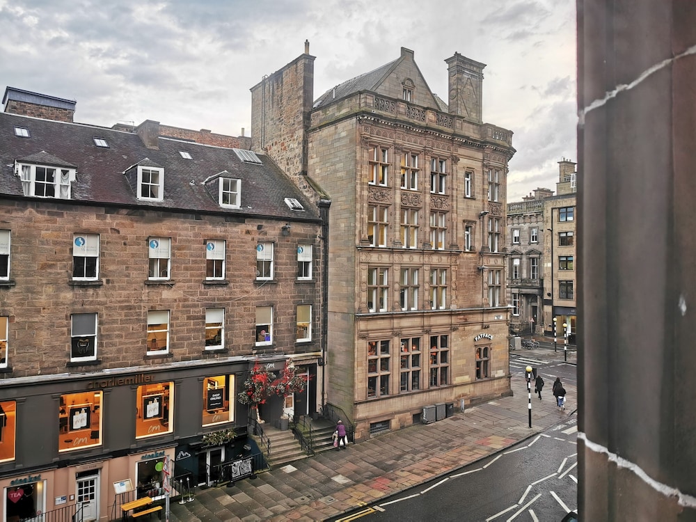 Frederick House 6/50