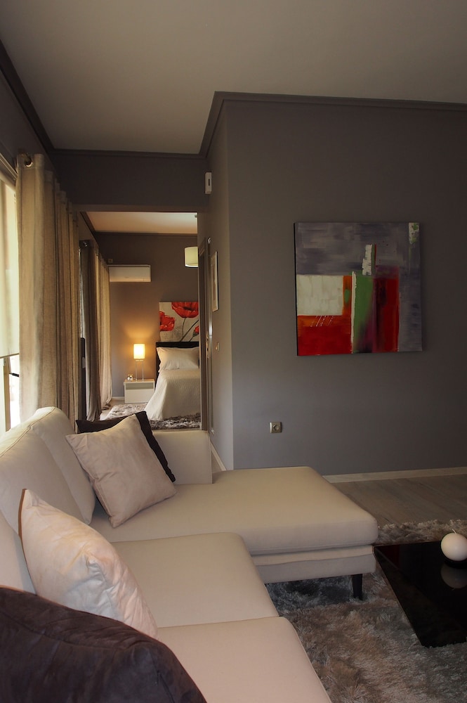 Urban Residence 7/50