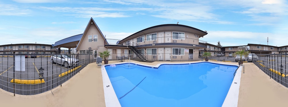 University Inn Suites 2/50