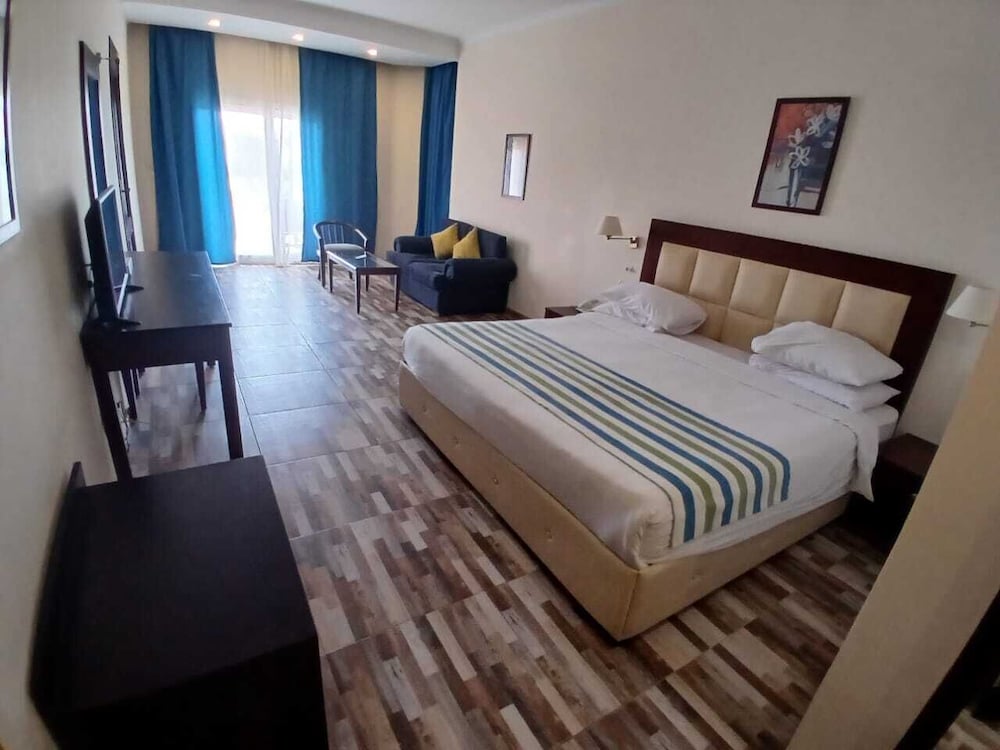Room at Dome Marina Hotel and Resort, Ataqah