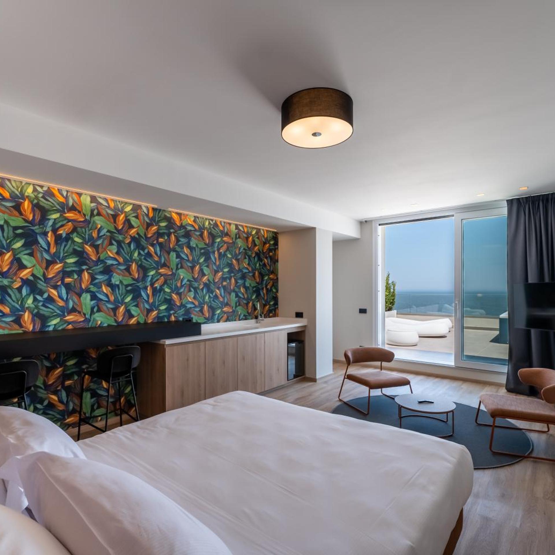 Panoramic, Suite, Sea Front, Hot Tub, Terrace