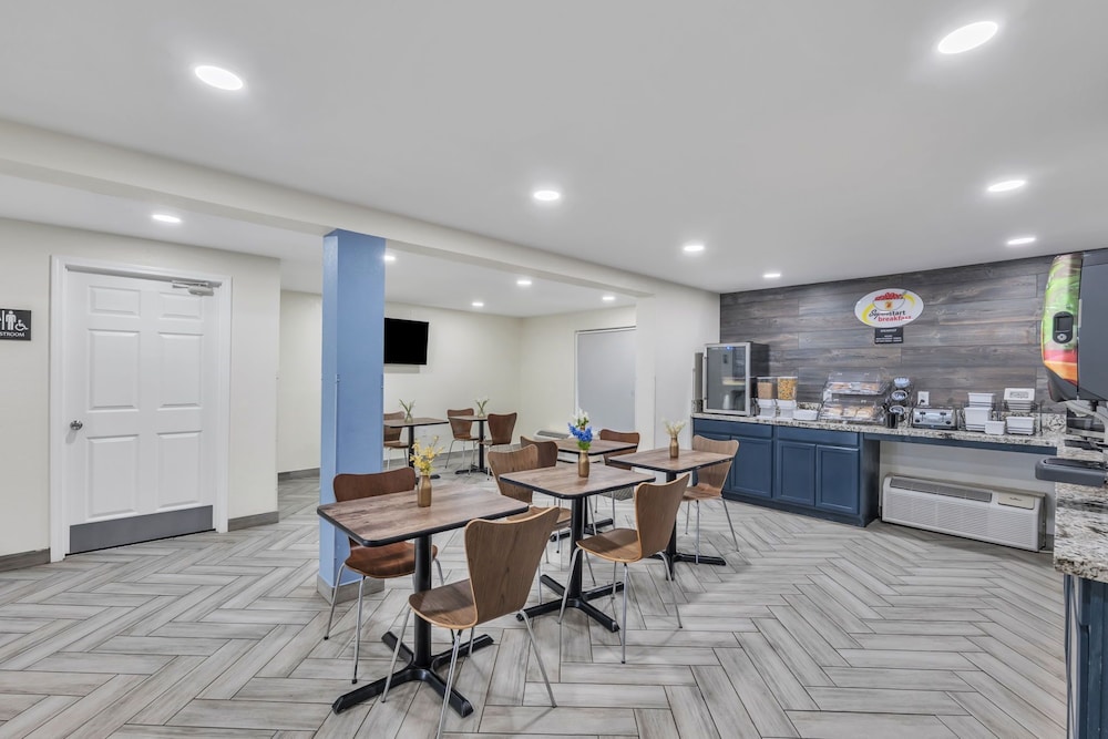 Super 8 by Wyndham Morganton 35/50