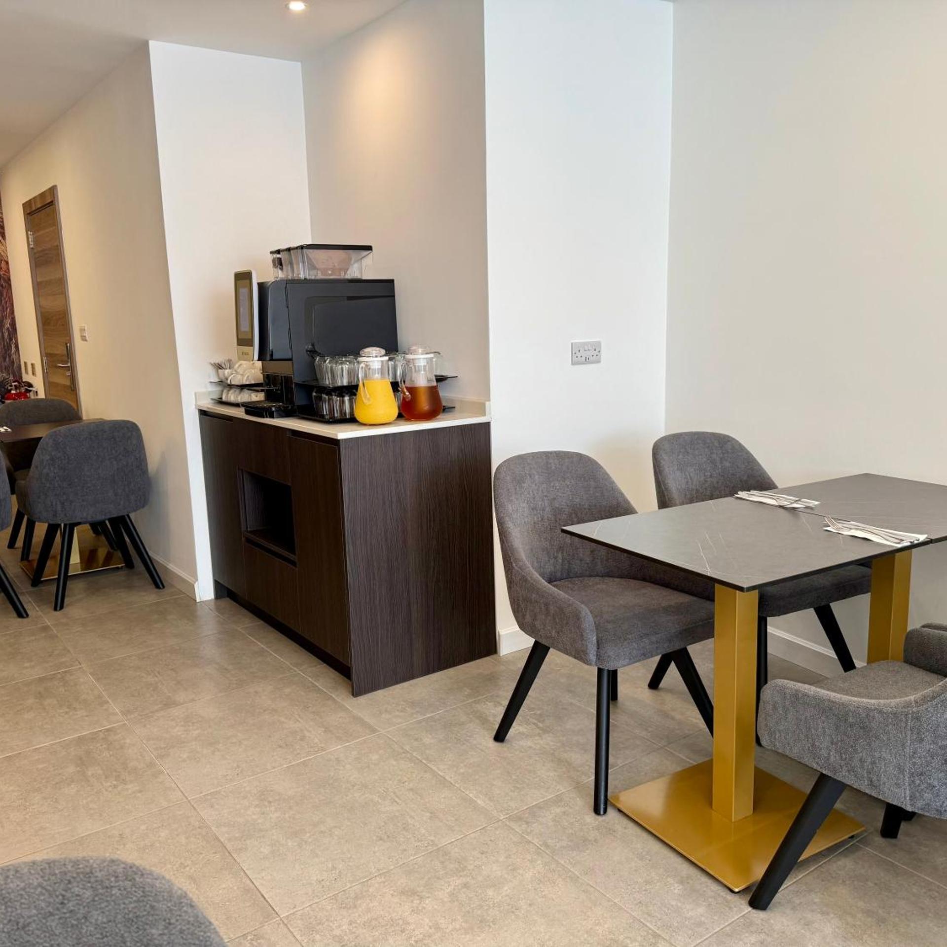 Blu Waters Boutique Hotel 34/44