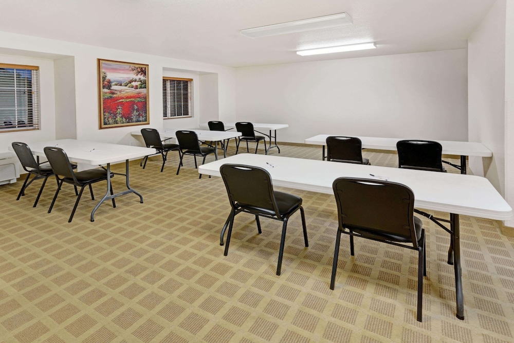 Microtel Inn & Suites by Wyndham Cheyenne 22/31