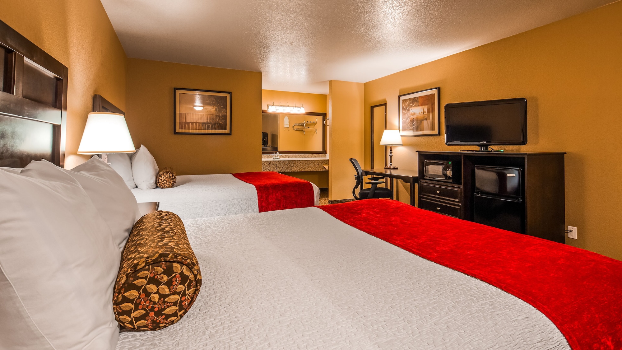 Suite, Queen Bed, Sofa