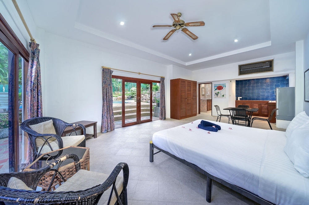 4 Bedrooms, Oasis, Pool, Green, Villa, Twin Beds, 2 King Beds, Queen Bed، Chaweng Lakeview Residence 3/7