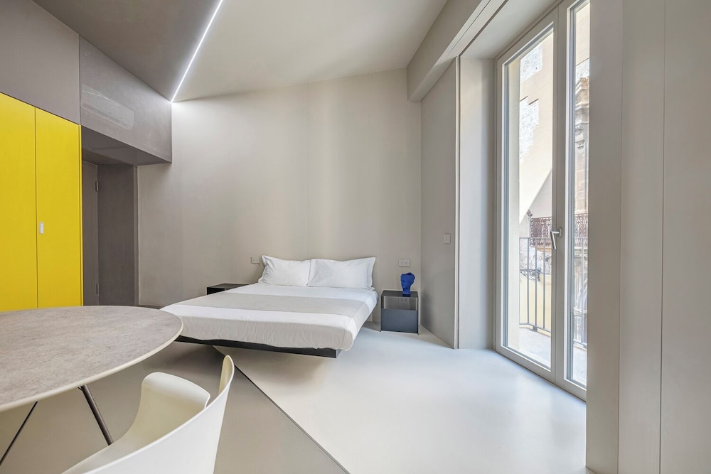 Five Place Design Suite & Apartments 22/58