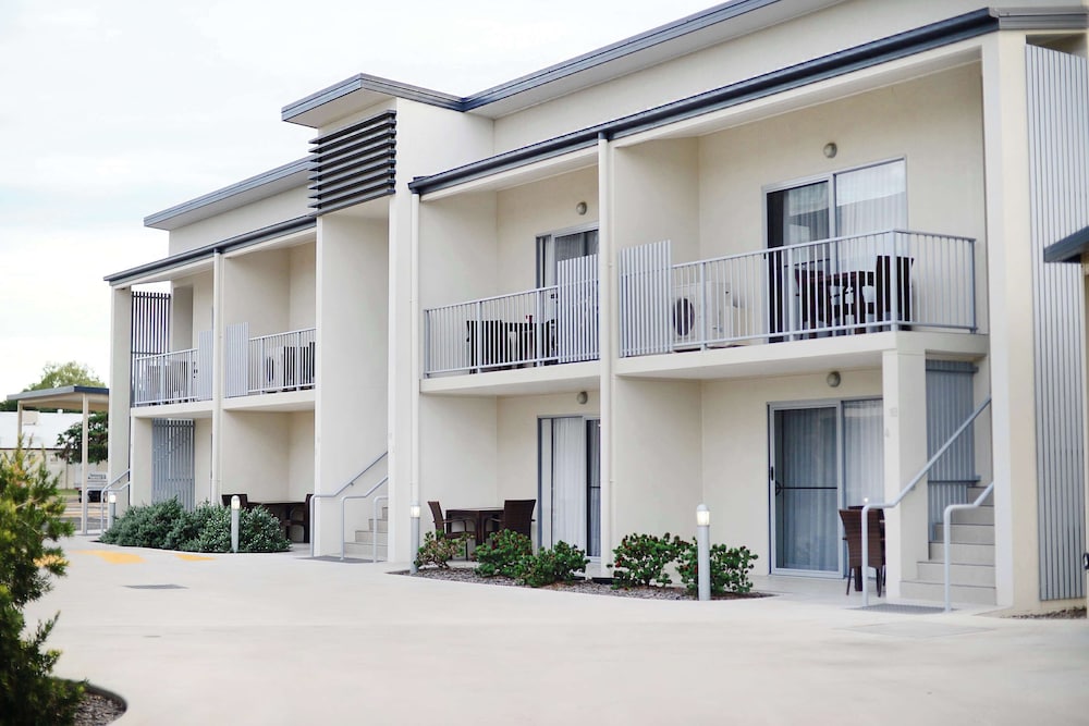 Oaks Middlemount Suites 8/53