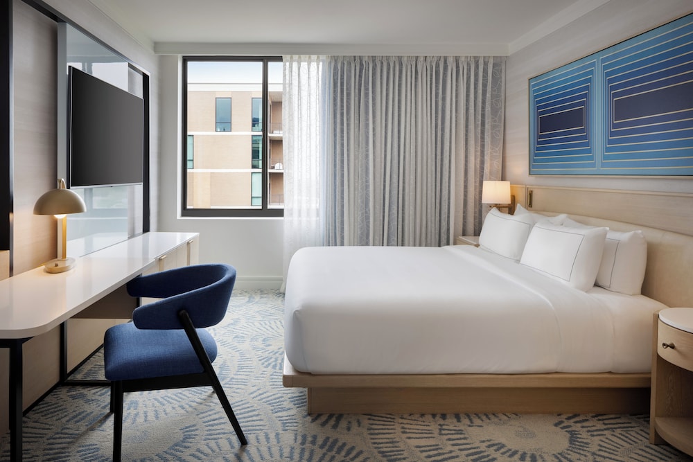 JUNIOR SUITE, KING BED, ACCESSIBLE