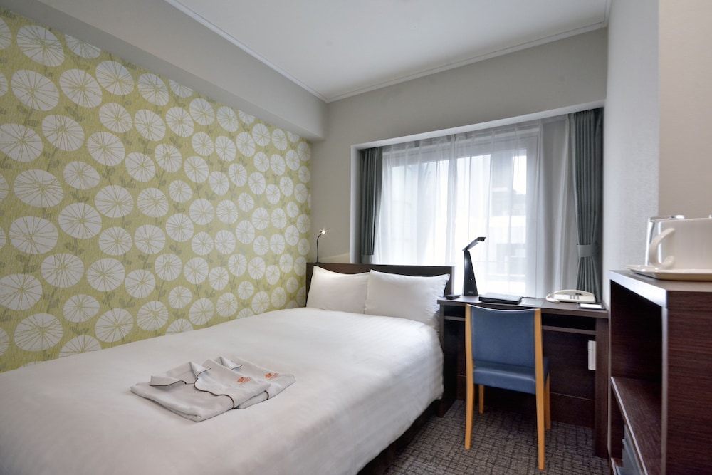 SEMI ROOM, SEMI DOUBLE BED
