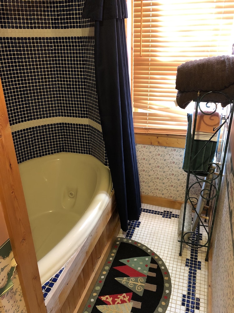 Evergreen Cottage Inn & Cabins 14/38