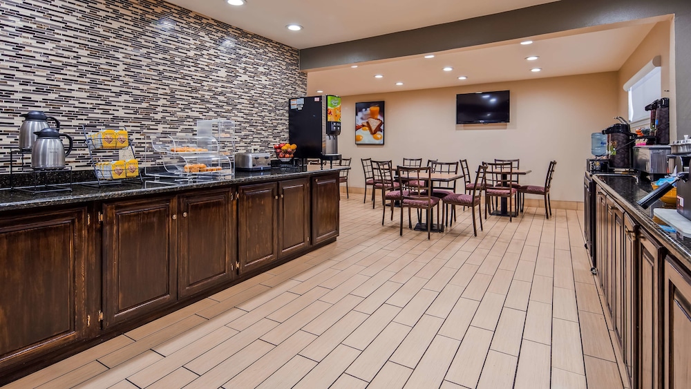 Best Western Red Carpet Inn 24/28