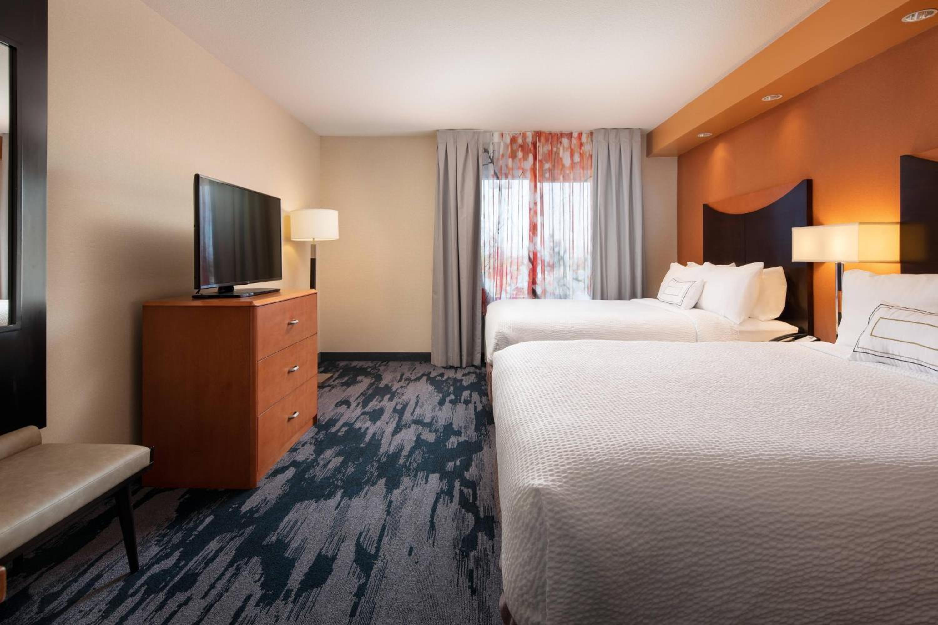 استوديو كبير بسريرين كوين مع أريكة