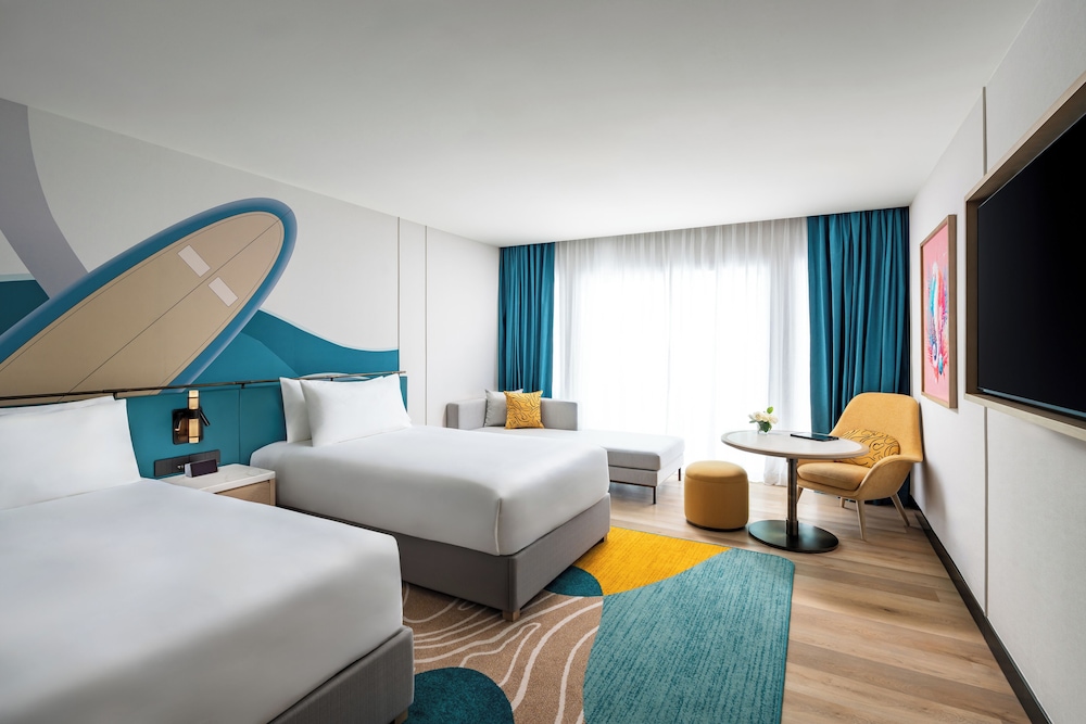 Afterglow, Social, Twin Beds, Terrace