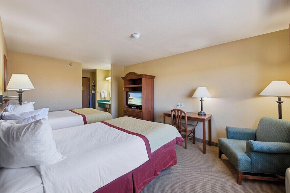 Pinedale Hotel & Suites 29/50