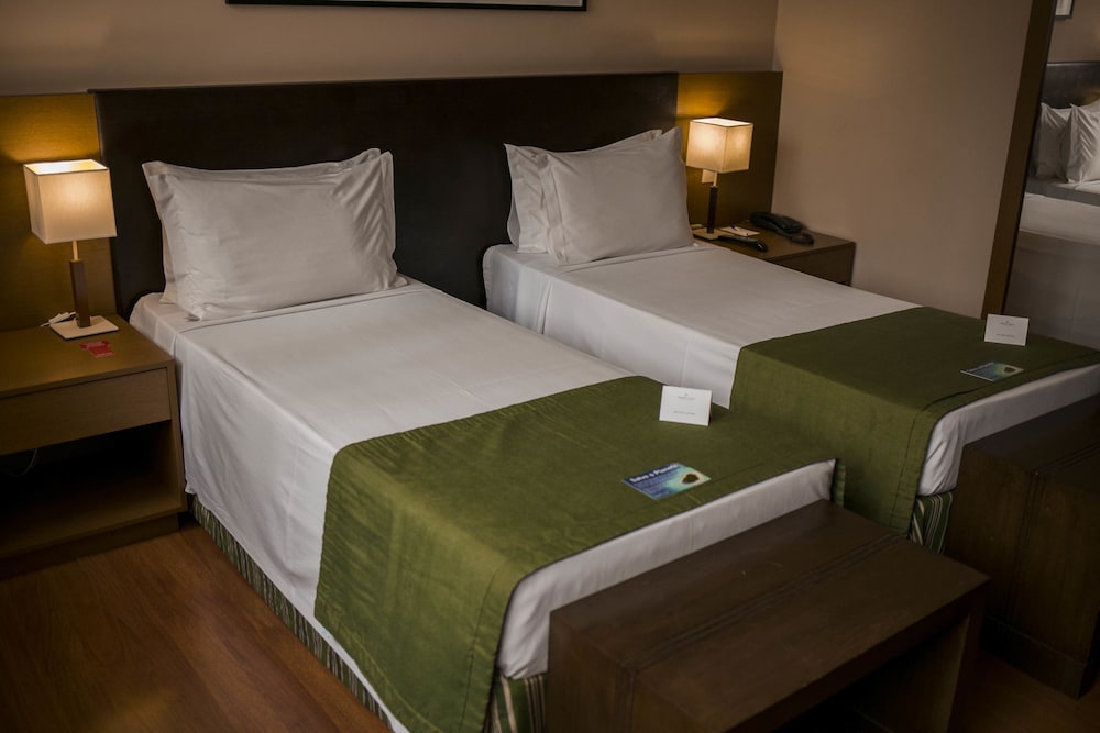 Golden Tulip Porto Vitoria 10/72