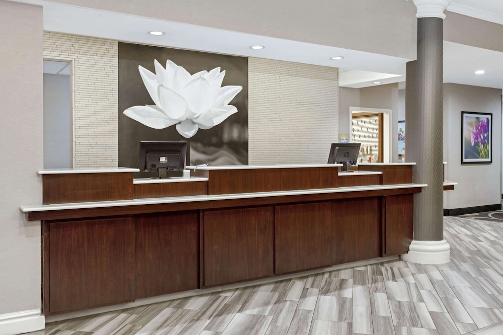 La Quinta Inn & Suites by Wyndham Birmingham Hoover 10/43