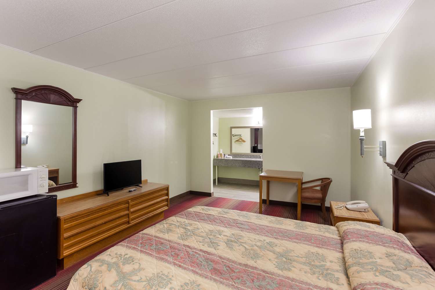 Rodeway Inn South Point OH 15/19