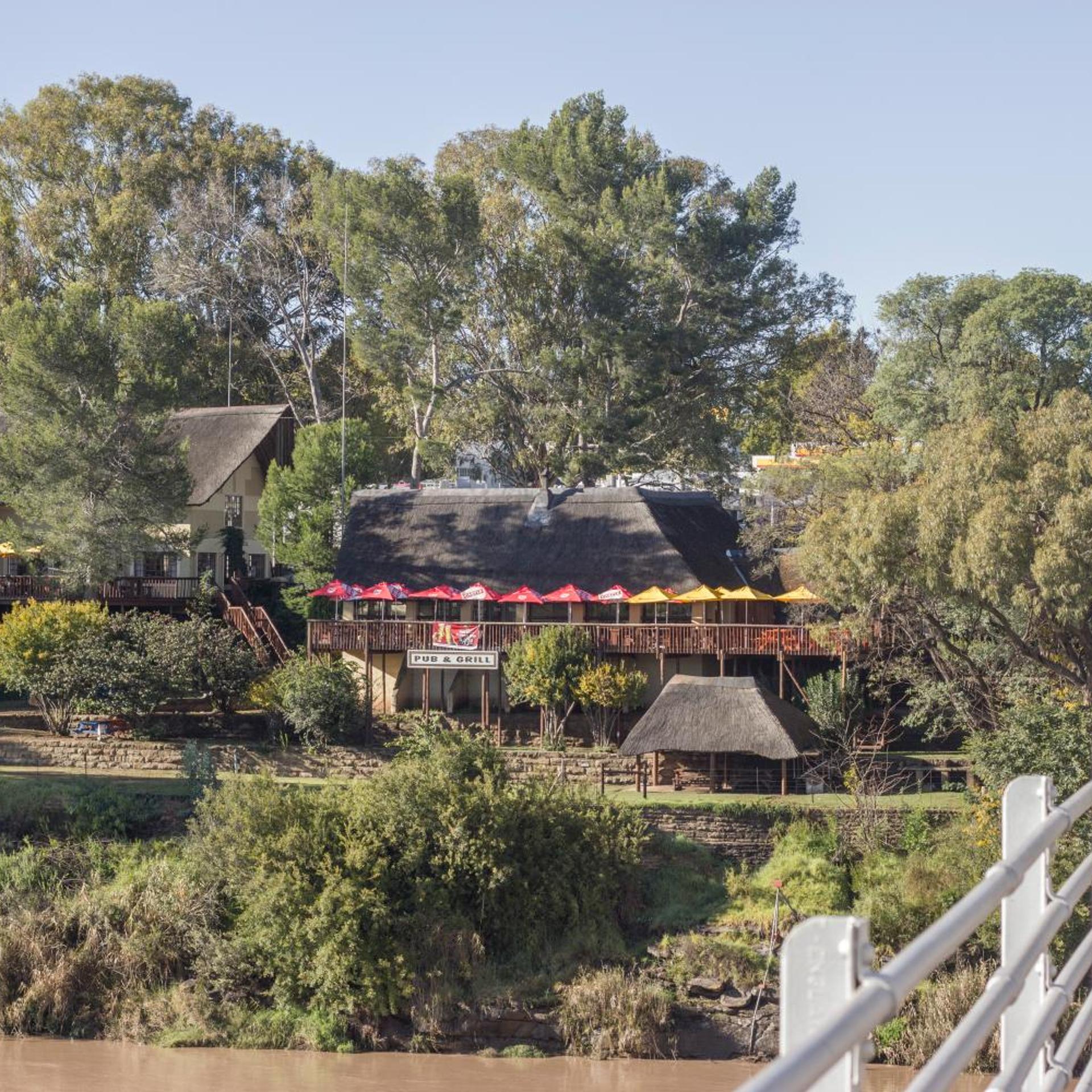 Riverside Lodge 2/50