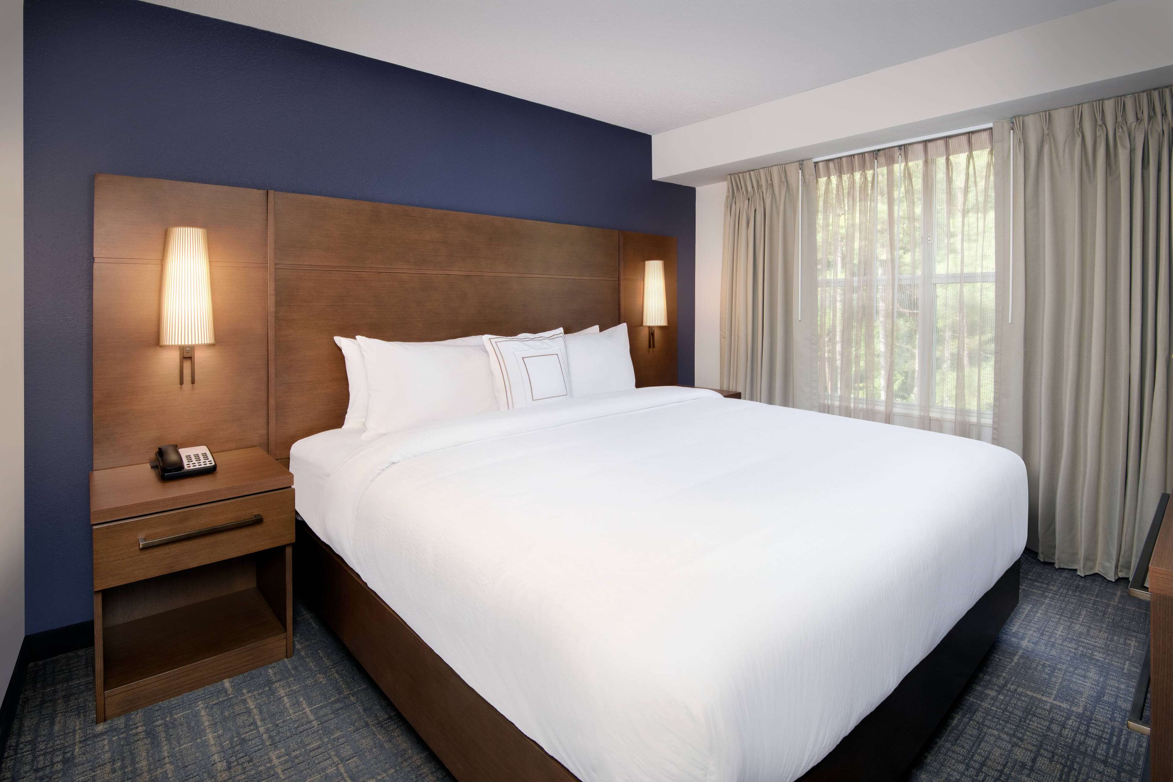1 BEDROOM, SUITE, KING BED, BATHTUB, ACCESSIBLE