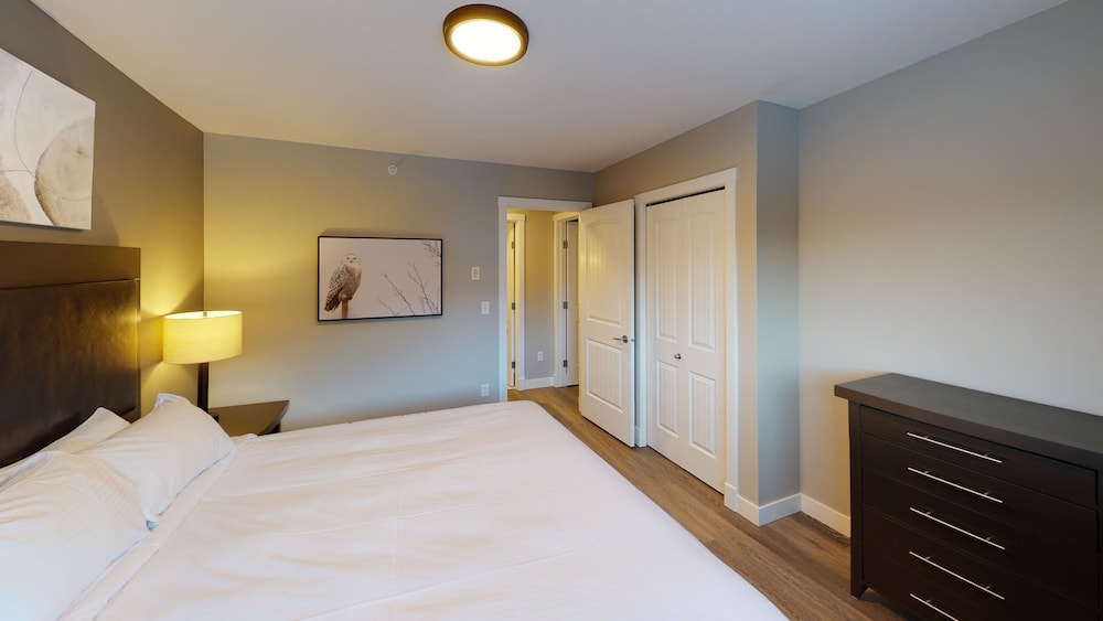 2 BEDROOMS, TWO STORY, DEN