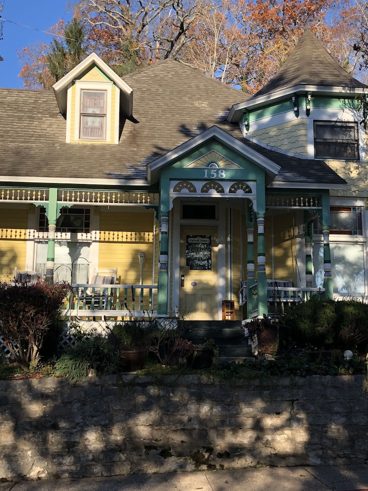 All Seasons Inn Eureka Springs 6/50