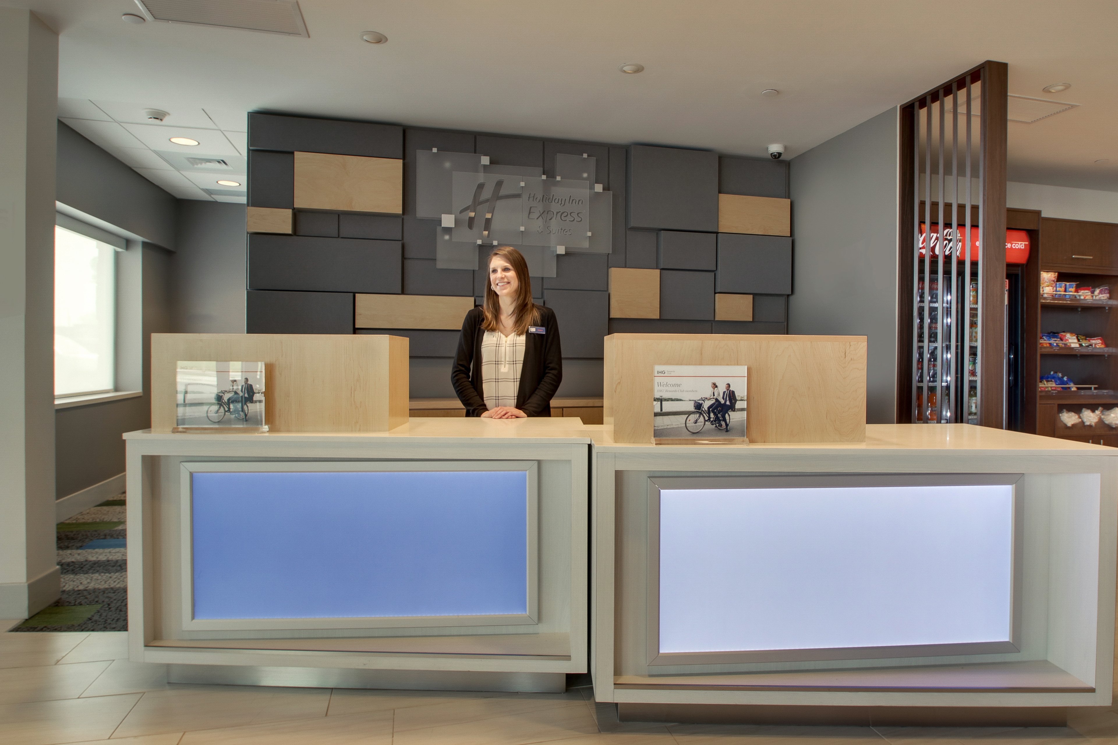 HOLIDAY INN EXPRESS & SUITES ELIZABETHTOWN NORTH 10/47
