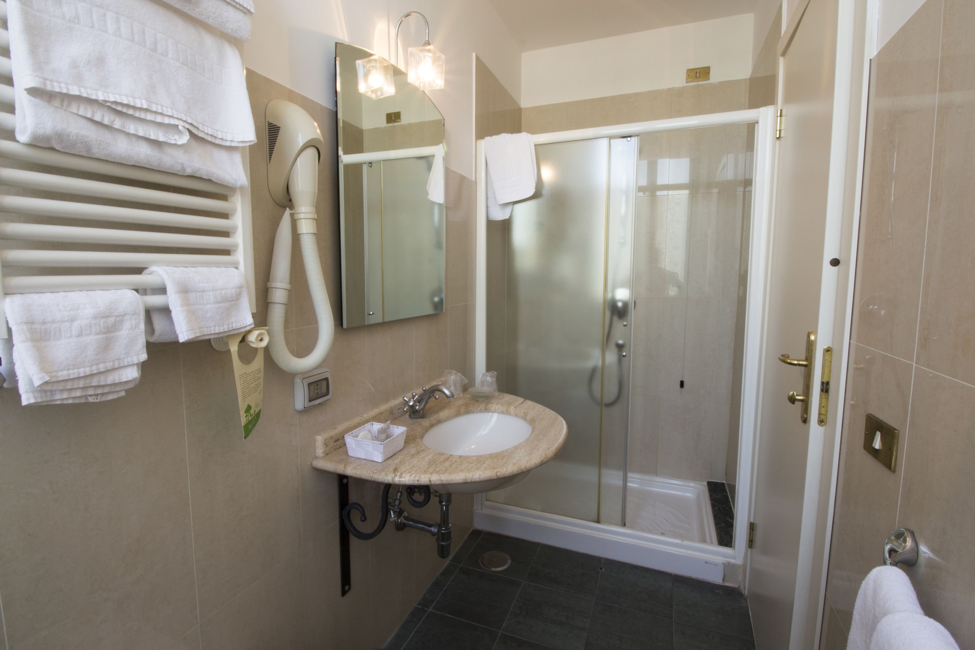 غرفة كلاسيكية بسرير مزدوج، Hotel Nuvo 7/9