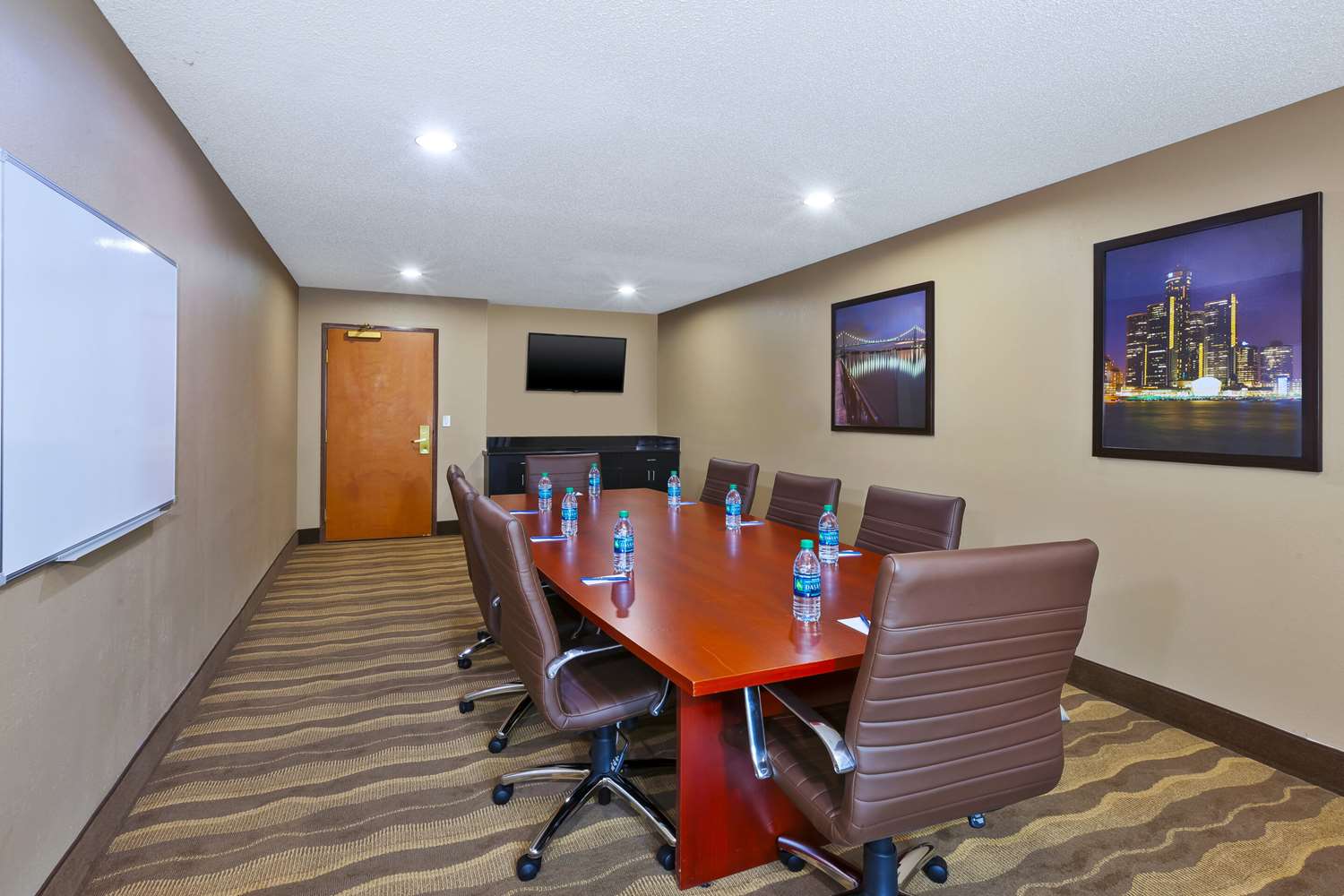 Comfort Inn & Suites Taylor - Detroit 16/21