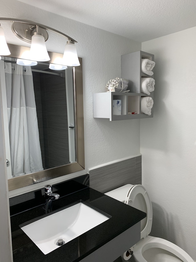 Arya Blu Inn and Suites (Ex Days Inn Ormond Beach Mainsail Oceanfront) 20/43