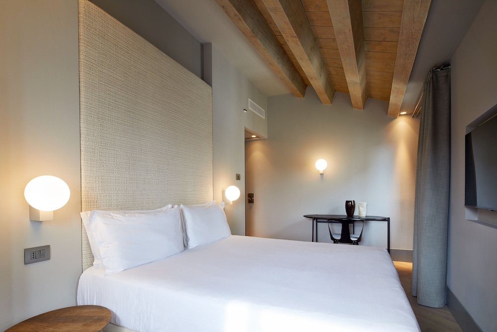 Hotel Dei Dragomanni 15/50