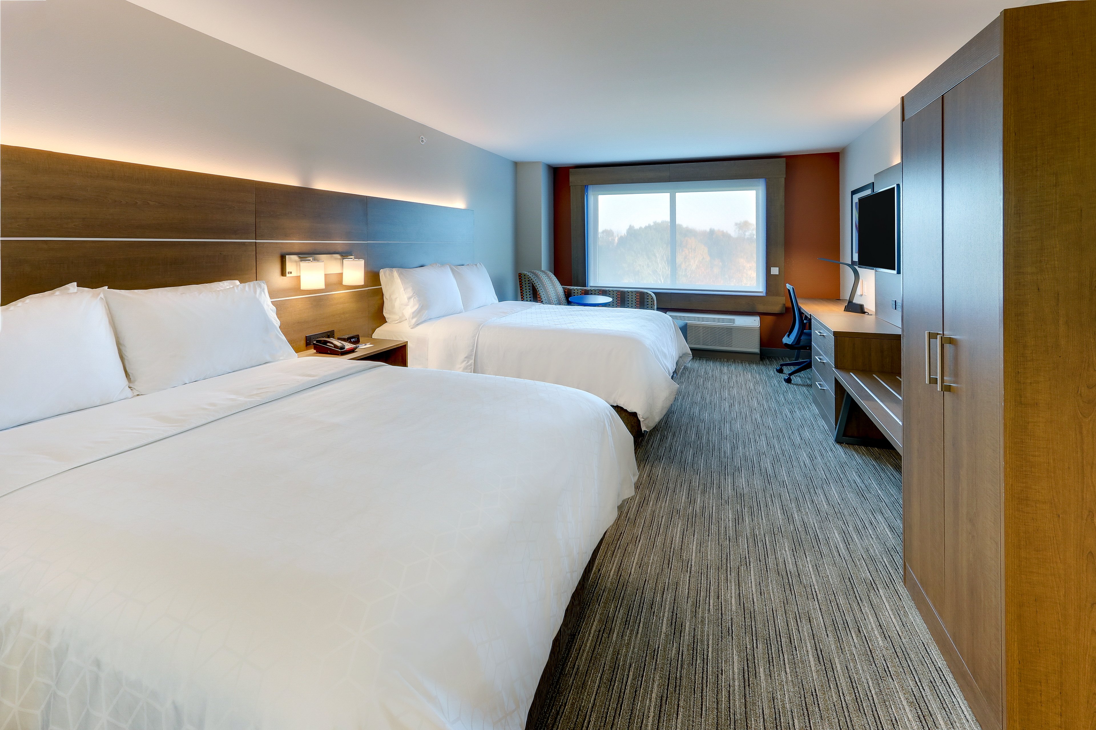 Holiday Inn Express Suites Middletown Goshen 25/71