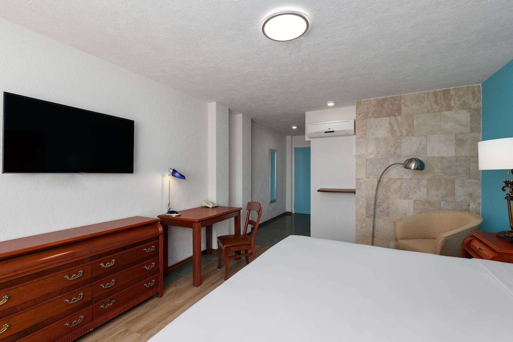 Howard Johnson by Wyndham Toluca 25/49