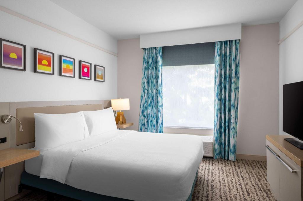 1 BEDROOM, DELUXE, SUITE, KING BED, ACCESSIBLE