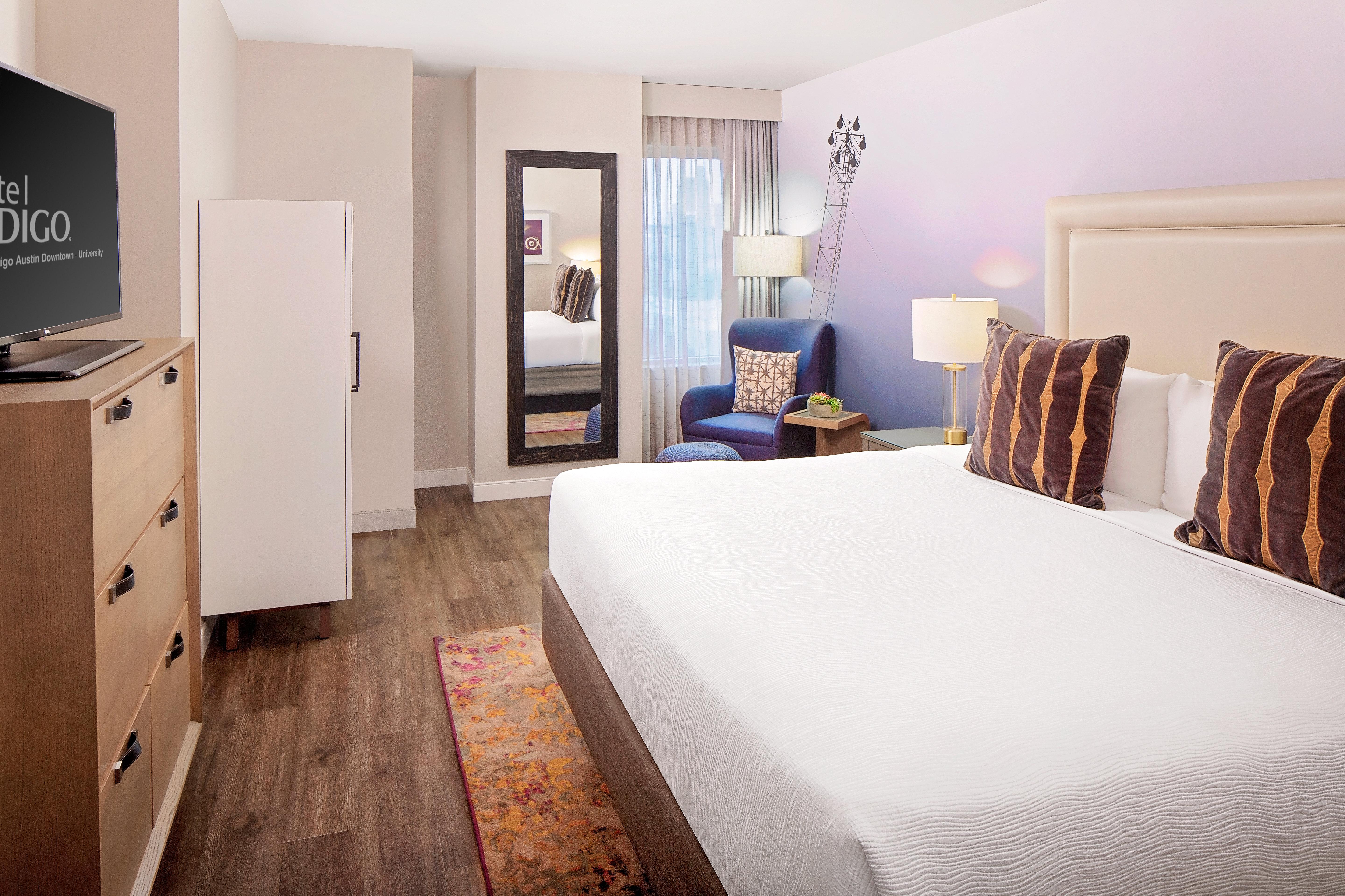 SUITE, KING BED, ACCESSIBLE