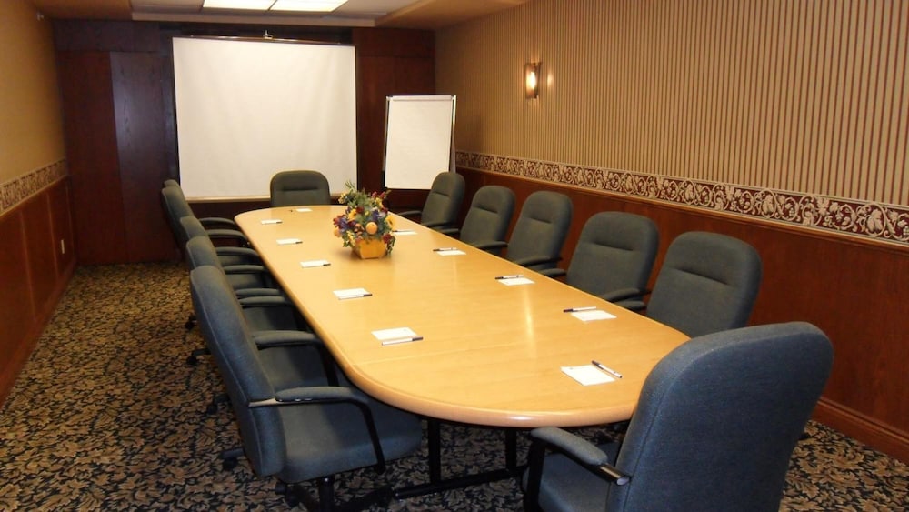 Lakeview Inn And Suites Hinton 33/41