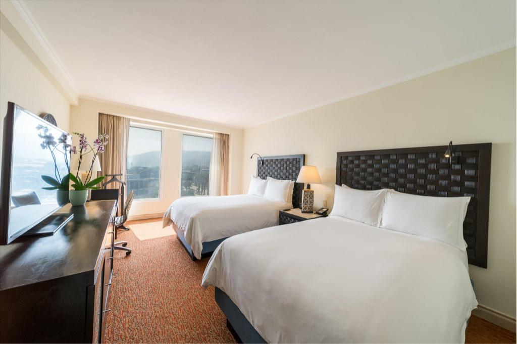 Classic, 2 Double Beds, Living Area, Club Floor, Accessible، Intercontinental San Pedro Sula 5/10