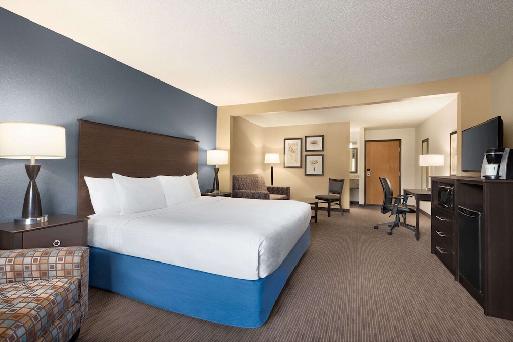 Baymont By Wyndham Owatonna 19/59