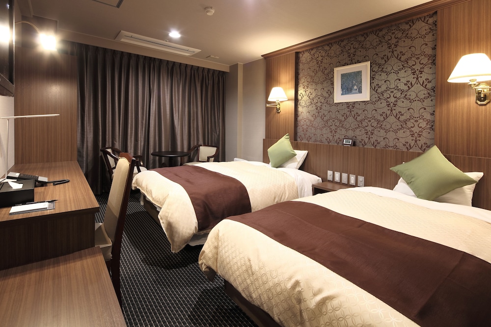TSUKASA ROYAL HOTEL 12/72