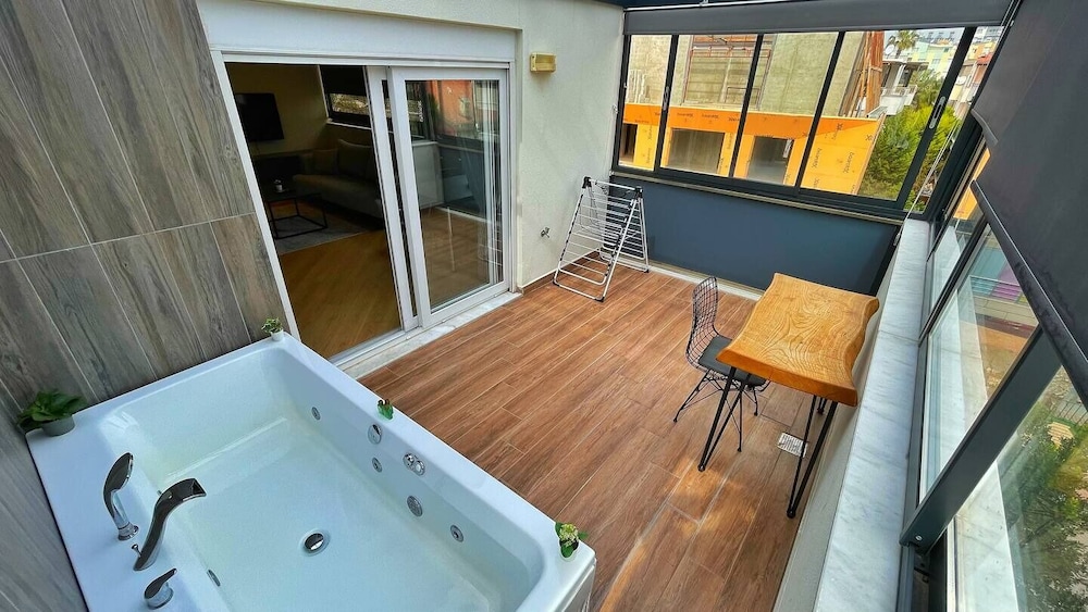 Sun Suites 35/41