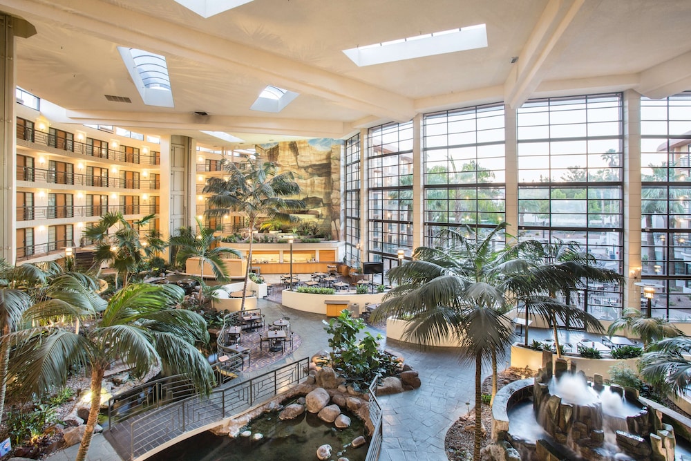 Embassy Suites by Hilton Phoenix Biltmore 29/45