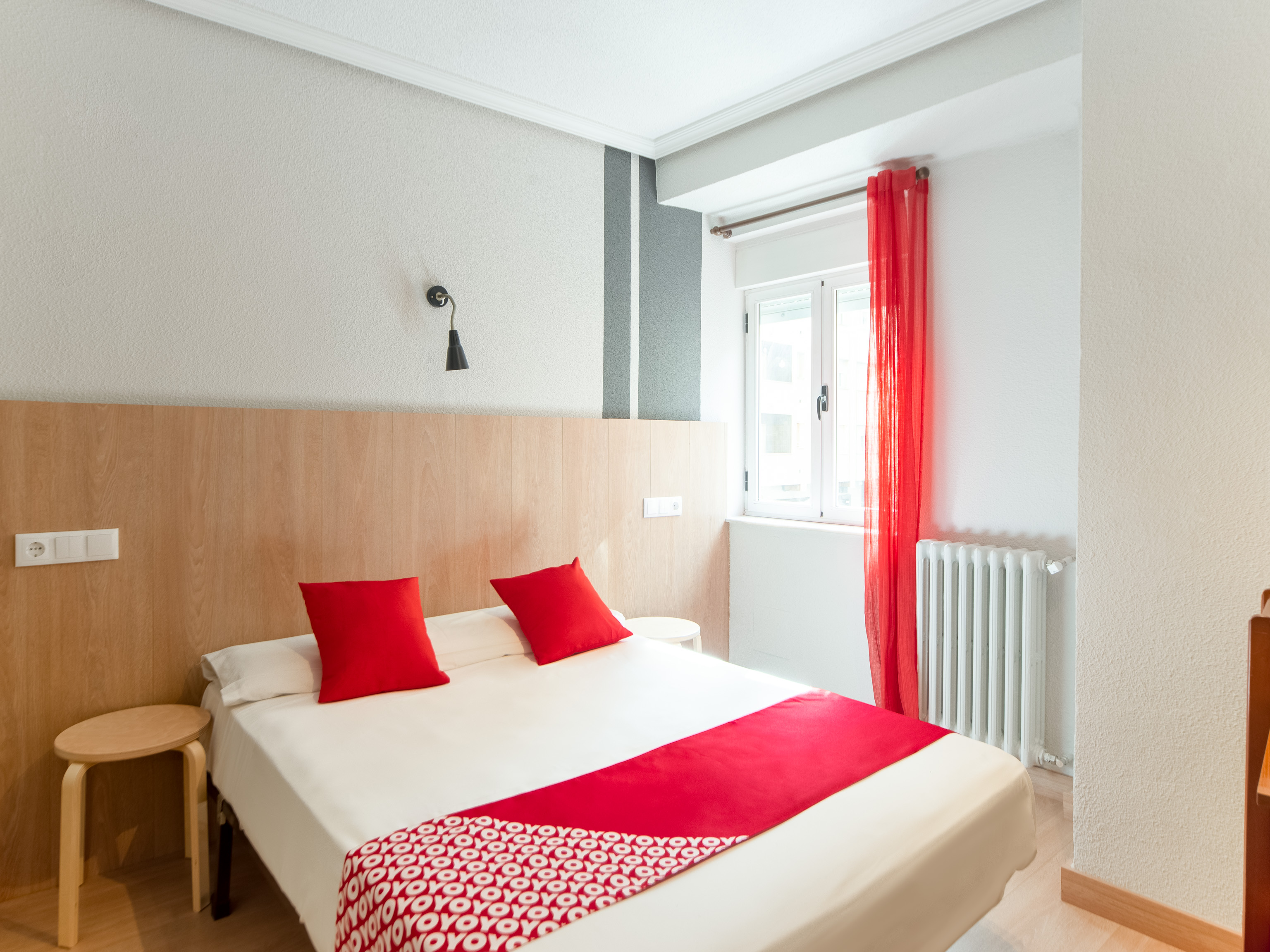 Hostal Uria 16/28