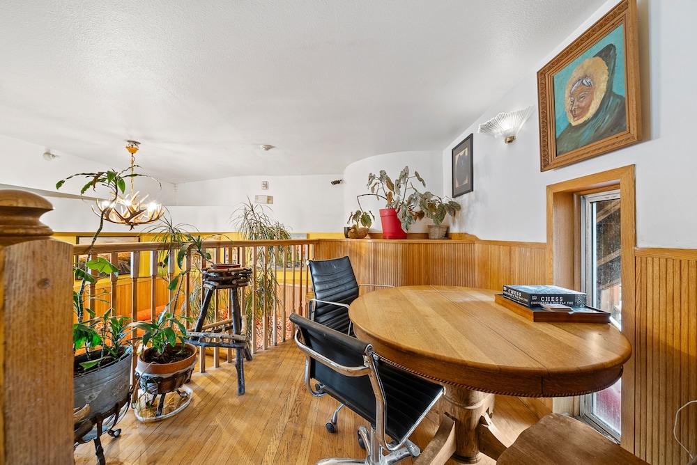 Qupqugiaq Inn 5/61